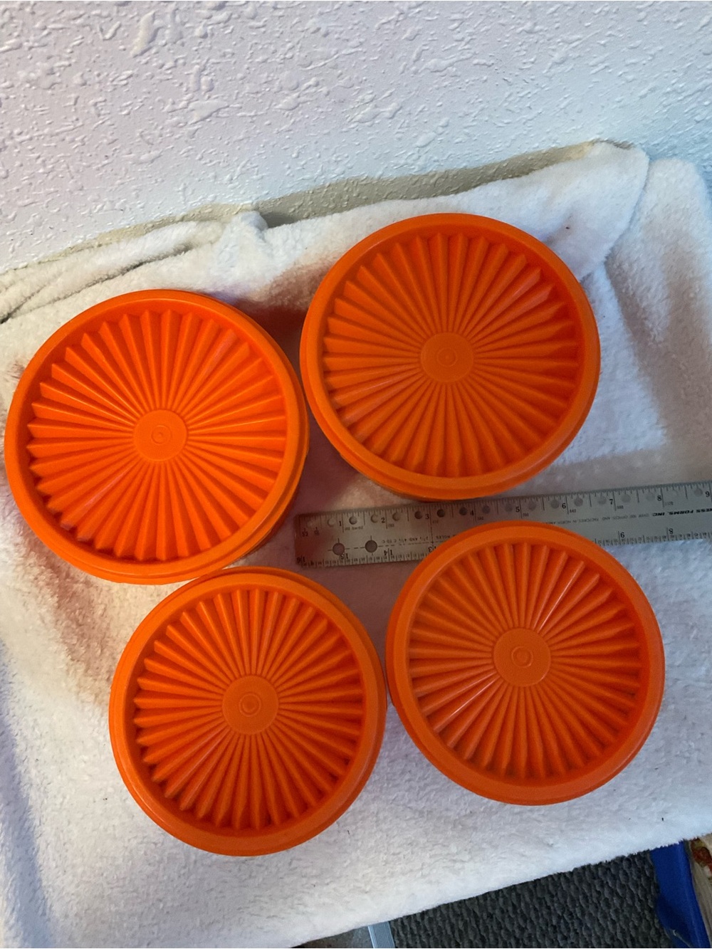 Vintage Tupperware
Retro Orange Servalier Canisters
Lot of 4
1297-14
1298-13 - Picture 5 of 9
